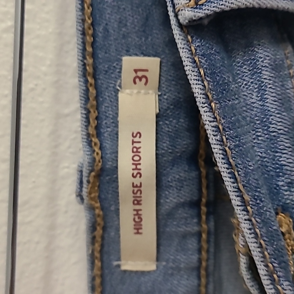 Levi's High Rise Denim Women's Jean Shorts Size 31 - Picture 2 of 4